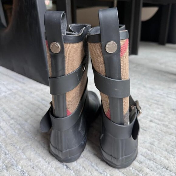 BURBERRY Check Detail Belted Rain Boots - Size 38 - Picture 2 of 8